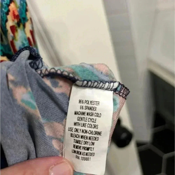 Sunny Leigh boho pull on knee length skirt. Size Medium. Add a tank or t… - Picture 3 of 3